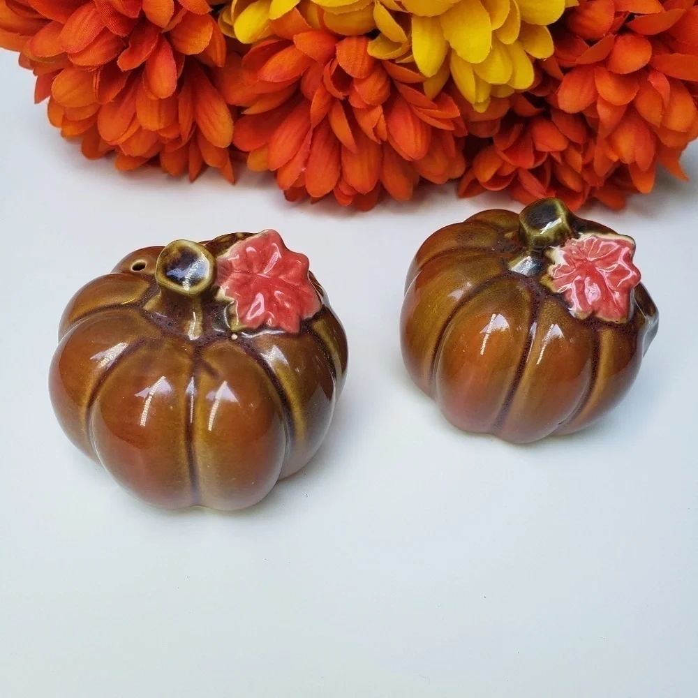 Pumpkin salt & pepper shakers